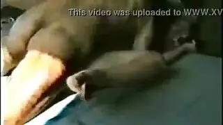 سورية متهتكة تتلقى قضيبًا قاسيًا من رجل عربي