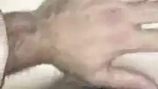 علاقة حارة: تعرية مثيرة تليها مضاجعة شديدة