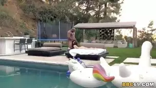 جنس خشن أسود على أبيض مع فتاة رقيقة