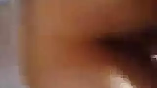 إباحية وقت الاستحمام: عاهرة حسية تأخذ حمولة سميكة على وجهها الجميل