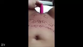 فتاة عربية تتعرض للضرب بدسار ضخم