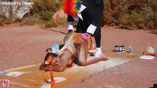 الديك الرومي غير المتبل يتحول إلى قضيب اصطناعي قاسي لكسري الجائع