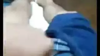 صديقة مثيرة تمص القضيب ثم تأخذ جنس عنيف معصوب العينين