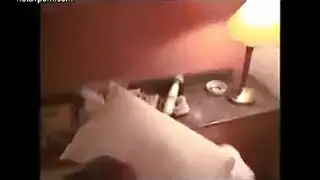 فتاة صغيرة تحصل على قذف داخلي على أرضية المطبخ