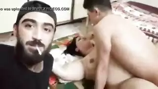 فيلم إباحي منزلي: جلسة تصوير عربية مثيرة للزوجين