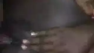 يحصل خشب الأبنوس على شاعر المليون يستحق جيدا بعد أن حصلت مارس الجنس بشكل صحيح، على أريكة حمراء