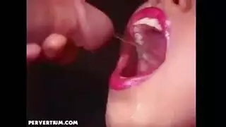 نوبة مص محمومة مع تبول مبلل وانفجار قذف