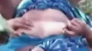 فضحية: قريبة ريفية تأخذ إيلاج عميق في التراب